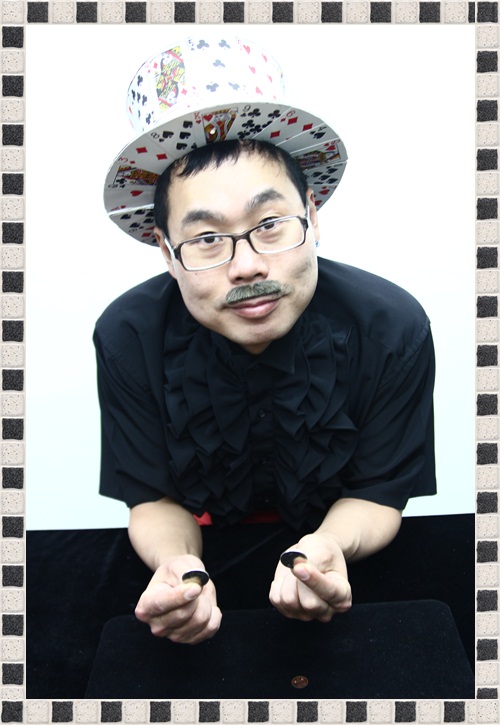 10원 뒤에 숨겨진 500원짜리는 상대방이 알아 볼 수 없습니다.
10원으로 잘 가려져 있기 때문인데요. 500원 동전은 시야에서 사라져서 없는 것으로 생각하게 되는 것이구요. 
동전은 작을수록 좋습니다.