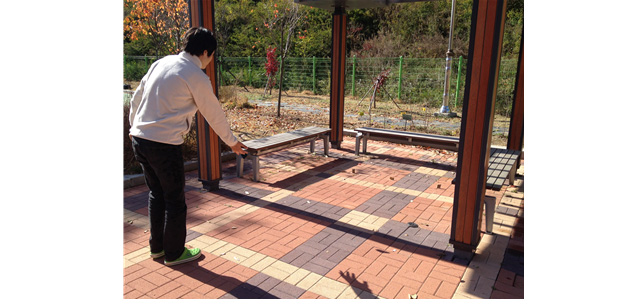 비석치기 하는 모습