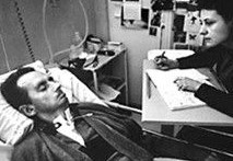 자서전을 집필하고 있는 Bauby의 실제 모습