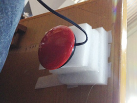 그림4) 무릎부분에 설치한 스위치