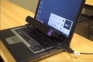 안구마우스를 조작하기 위해 사용자 및 환경적으로 요구되는 사항들이 있다.
첫째, 머리와 목은 한 자세로 고정하고 눈동자만 움직여야 정확도가 높아진다. 머리, 목이나 몸에 불수의적인 움직임이 있을 경우 적용이 어려울 수 있다.
둘째, 눈을 또렷하게 뜨고 있을 수 있는 눈 주위의 근력과 눈동자의 원활한 움직임이 요구된다. 최근에 판매되는 안구마우스는 한쪽 눈동자 움직임으로도 컴퓨터 마우스 커서를 조작할 수 있기 때문에 양안을 모두 사용하지 않아도 사용이 가능하다.
셋째, 항상 누워서 생활하는 와상 환자 및 장애인의 경우에는 모니터와 안구마우스가 얼굴 정면에 위치할 수 있도록 추가적인 거치대(모니터 거치대 및 안구마우스 거치대)가 필요하다.